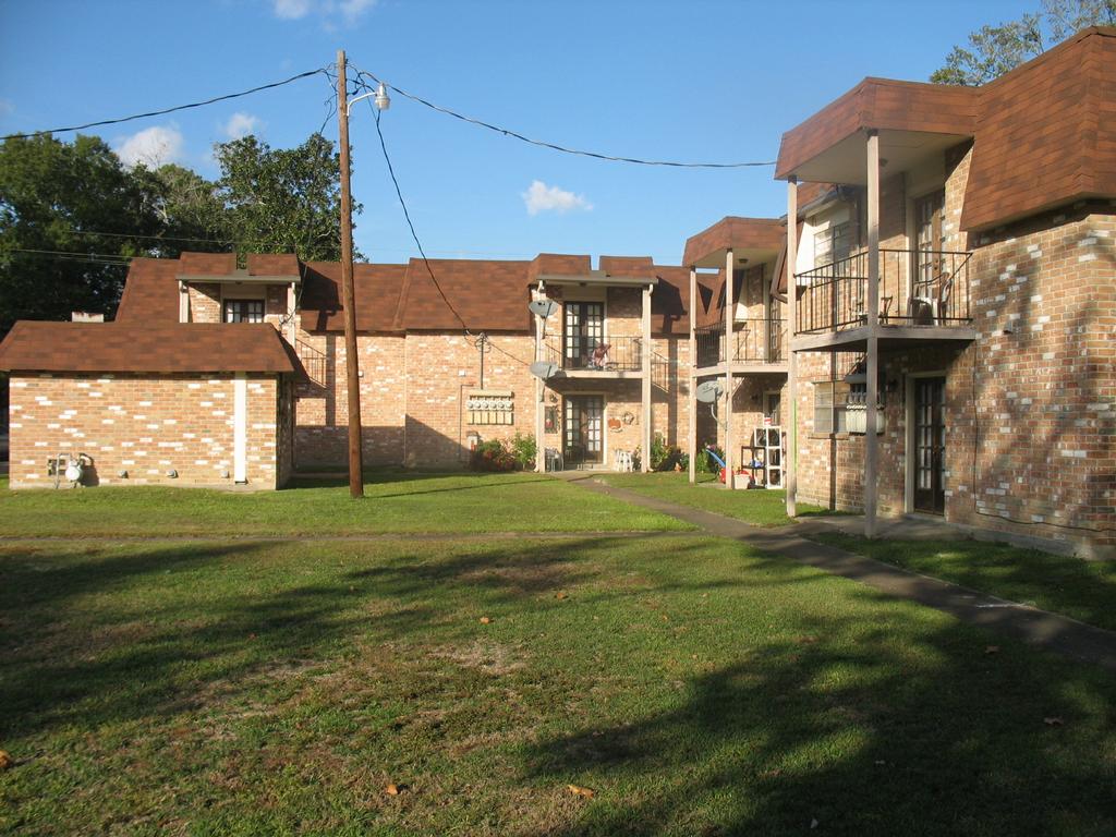 Roosevelt Oaks Apartments Silsbee TX 77656 4093856517
